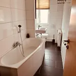 Apartment Aufladen&entspannen Im Senfzimmer Mit Balkon *