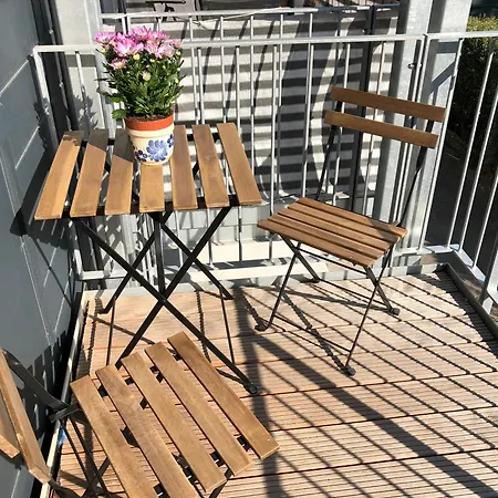 Aufladen & Entspannen Mit Balkon In Grw Apartment