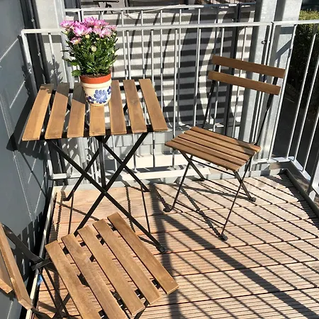 Senfzimmer Mit Balkon Apartment