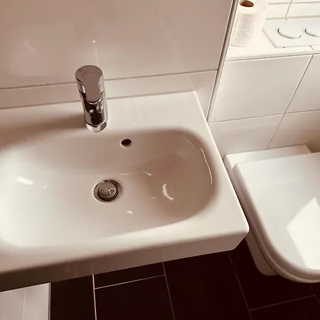 Senfzimmer Mit Balkon *