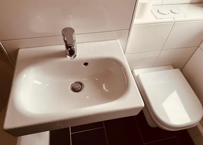 Senfzimmer Mit Balkon *